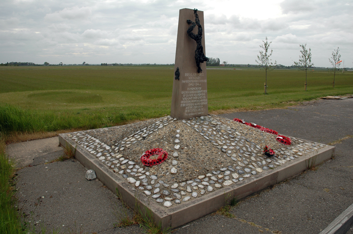 RAF Wickenby memorial